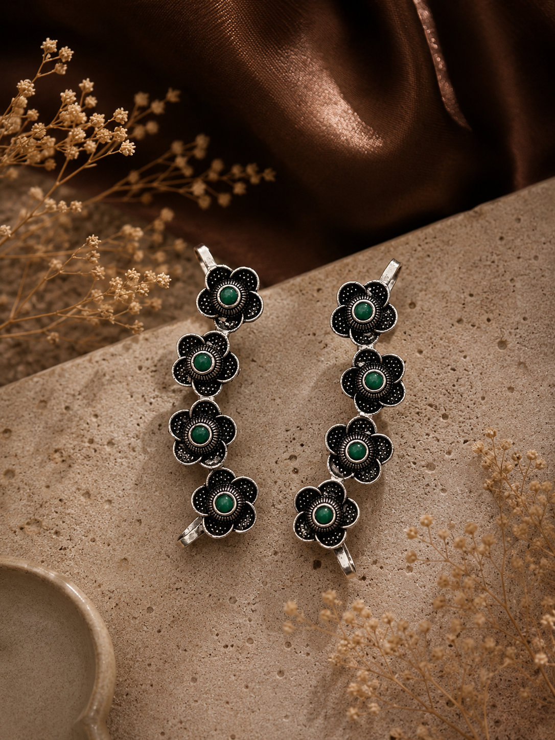 Iha earcuff